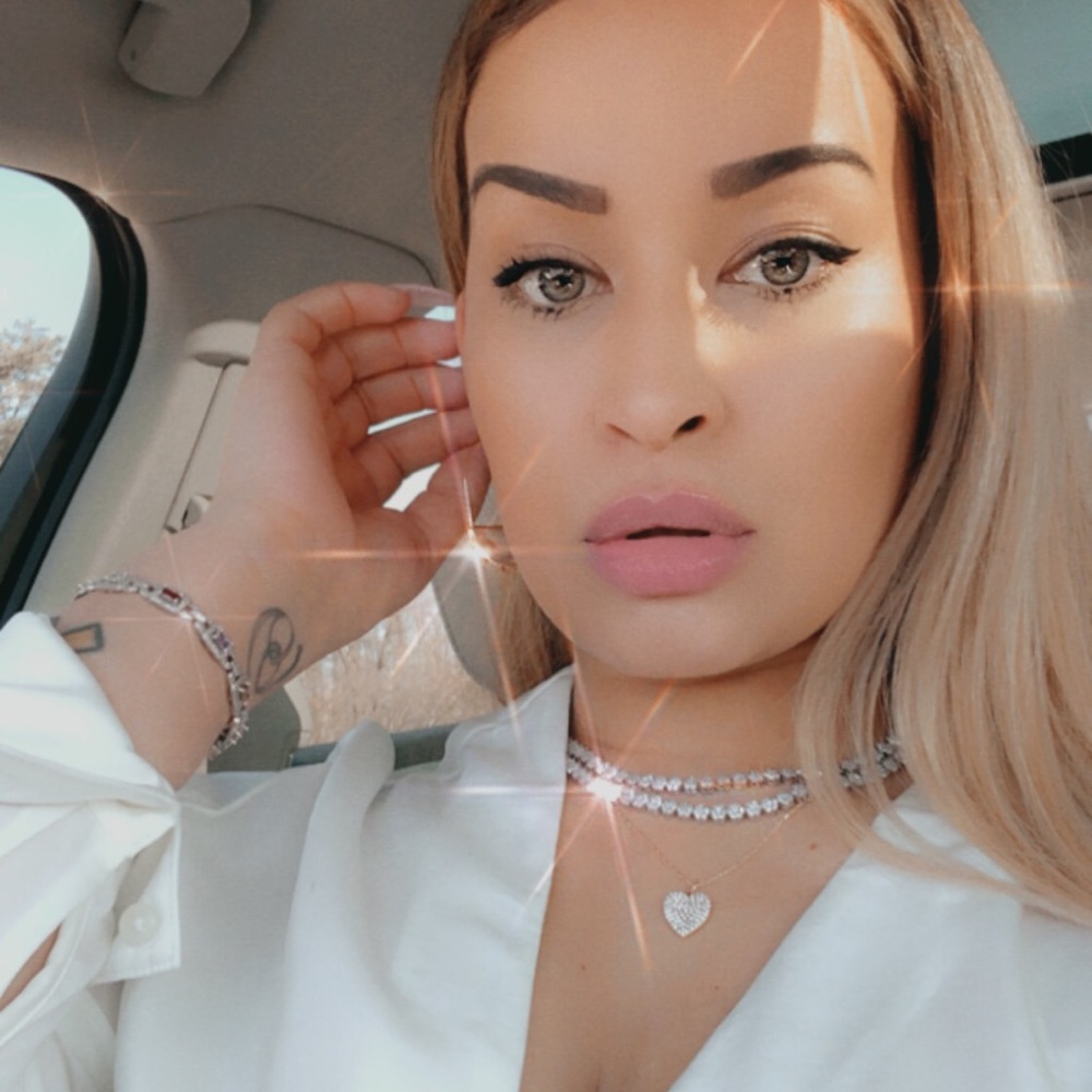 Meet your Posher, Camille